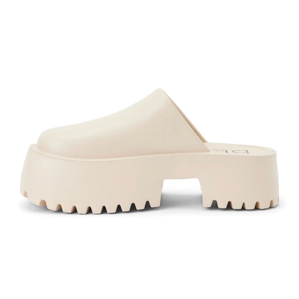 NWT Matisse Ventura Platform in Nude